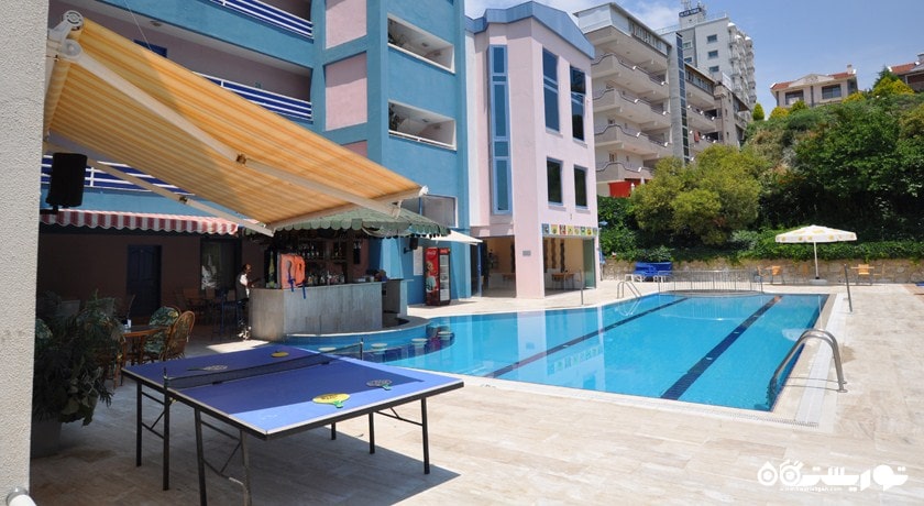 استخر روباز هتل هپی آپارتمان